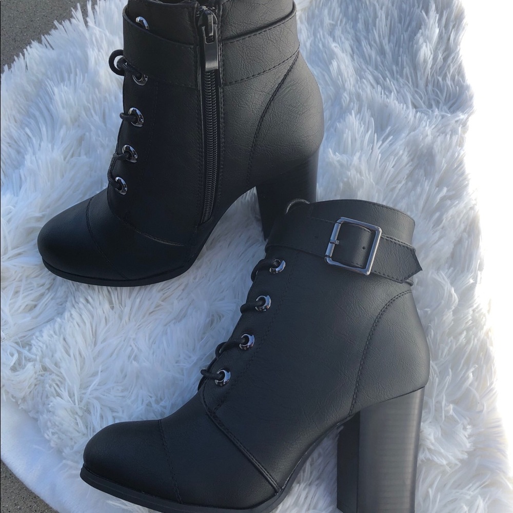 Black bootie - Picture 2 of 7